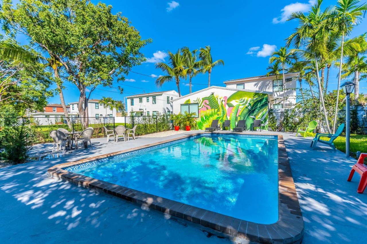 Appartamento Renovated Apts With Kitchen, Fast Wifi, Smart Tv, Roku & Pool Onsite 4 Mi To Surfside Beach North Miami Esterno foto