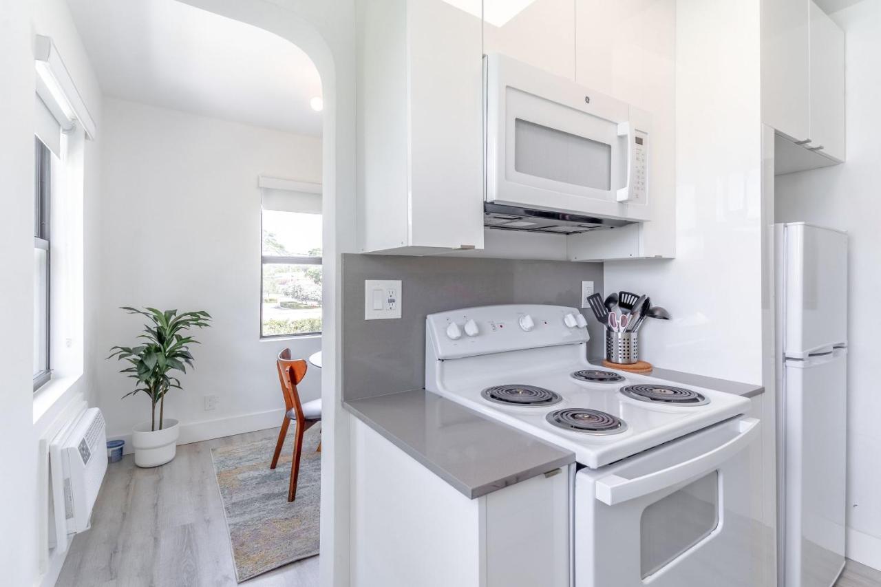 Appartamento Renovated Apts With Kitchen, Fast Wifi, Smart Tv, Roku & Pool Onsite 4 Mi To Surfside Beach North Miami Esterno foto